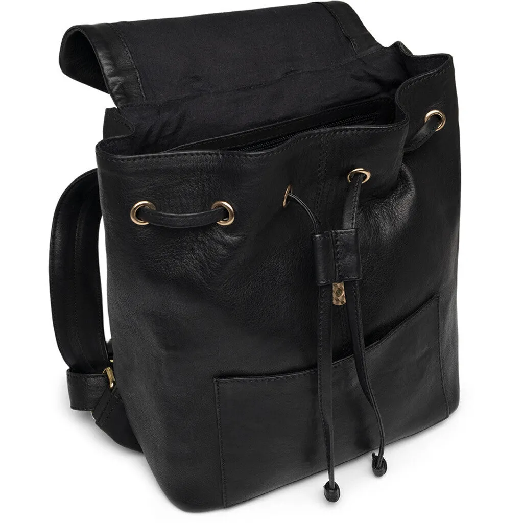 Leather backpack with beautiful details / 16018 - Black (Nero)